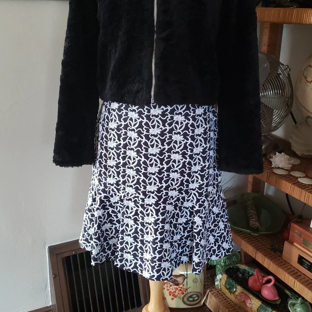 Ann Taylor Black & White Floral Embroidered Peplum Flounce Skirt NWT Size 4